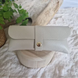 Étui à lunettes en cuir