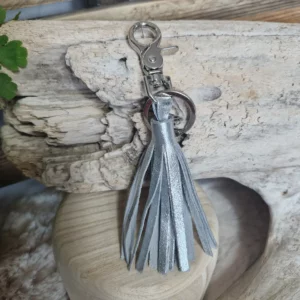 Porte-clés pompon en cuir irisé