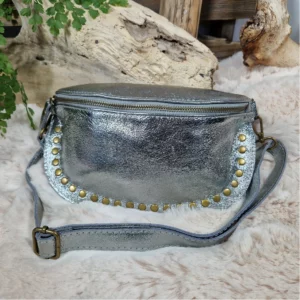 Sac banane à clous en cuir irisé