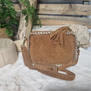 Sac en cuir velours avec contour tressé